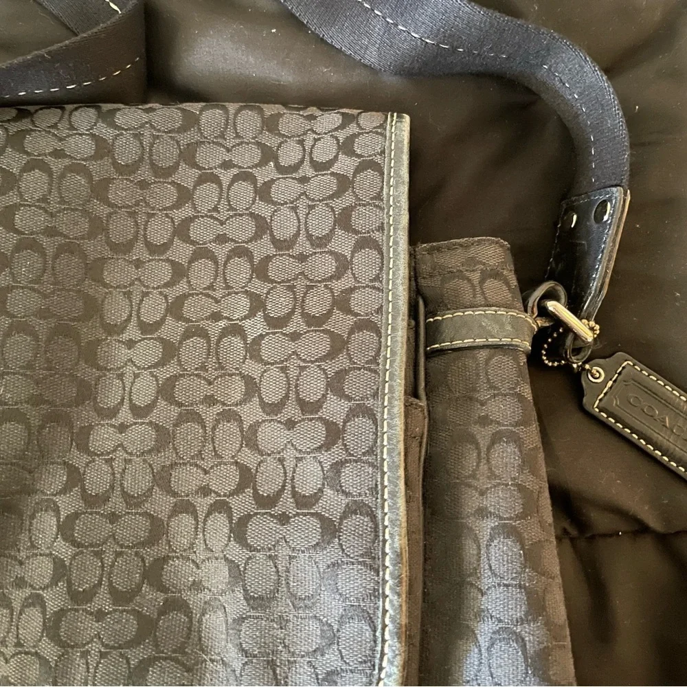 Coach Signature Voyager Messenger Bag - Picture 2 of 9